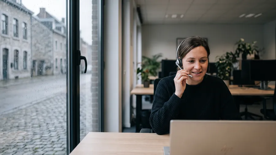 L'équipe du call center au téléphone